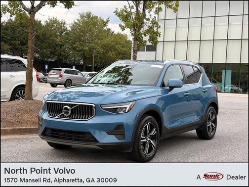 2025 Volvo XC40 B5 Core Bright Theme