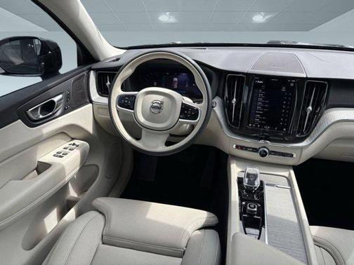 2025 Volvo XC60 Plug-In Hybrid T8 Ultra