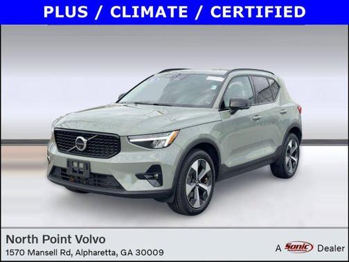 2024 Volvo XC40 B5 Plus Dark Theme