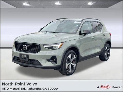 2024 Volvo XC40 B5 Plus Dark Theme