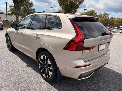 2026 Volvo XC60 B5 Plus