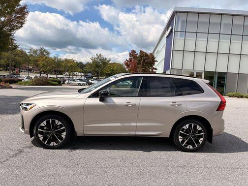 2026 Volvo XC60 B5 Plus
