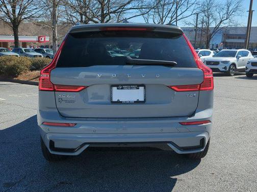 2025 Volvo XC60 Plug-In Hybrid Core Dark Theme