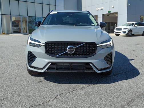 2025 Volvo XC60 Plug-In Hybrid Core Dark Theme