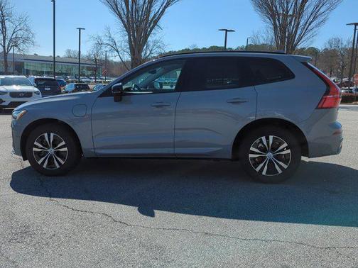 2025 Volvo XC60 Plug-In Hybrid Core Dark Theme