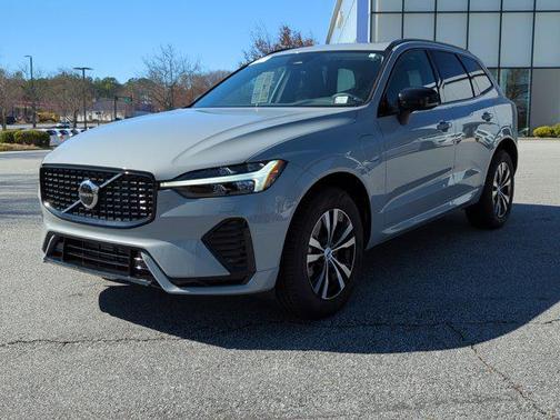 2025 Volvo XC60 Plug-In Hybrid Core Dark Theme