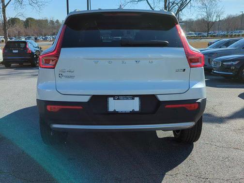 2025 Volvo XC40 B5 Core Bright Theme