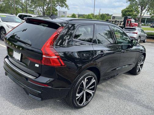 2023 Volvo XC60 Recharge Plug-In Hybrid T8 Ultimate Dark Theme