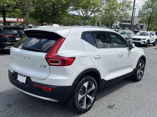 2025 Volvo XC40 B5 Core Bright Theme