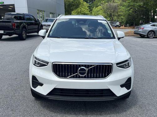 2025 Volvo XC40 B5 Core Bright Theme