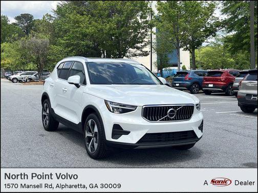 2025 Volvo XC40 B5 Core Bright Theme