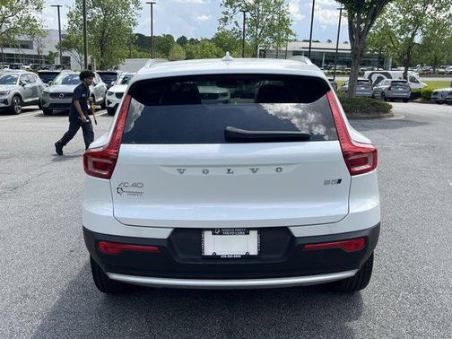 2025 Volvo XC40 B5 Core Bright Theme