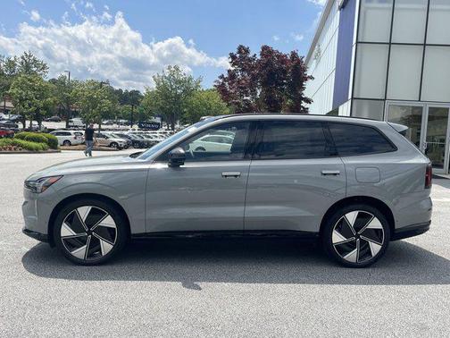 2025 Volvo XC60 Plug-In Hybrid T8 Ultra