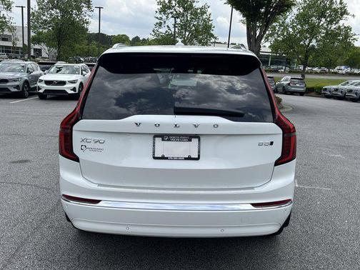 2025 Volvo XC90 B5 Core
