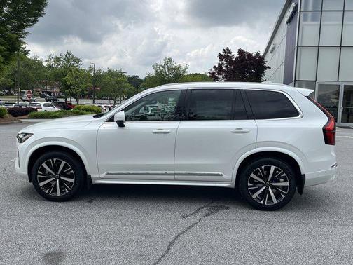 2025 Volvo XC90 B5 Core