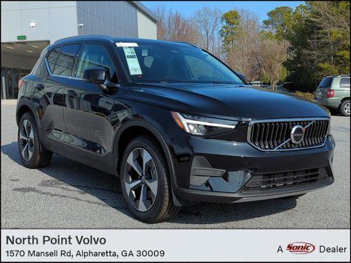 2025 Volvo XC40 B5 Core Bright Theme