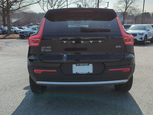 2025 Volvo XC40 B5 Core Bright Theme