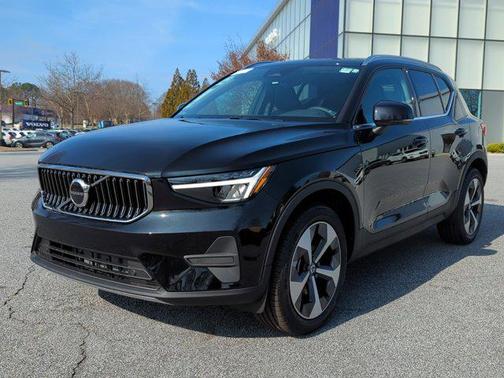 2025 Volvo XC40 B5 Core Bright Theme