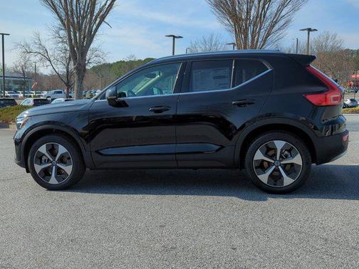2025 Volvo XC40 B5 Core Bright Theme