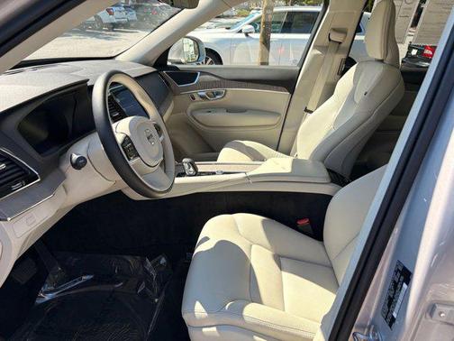 2024 Volvo XC90 B5 Plus Bright Theme