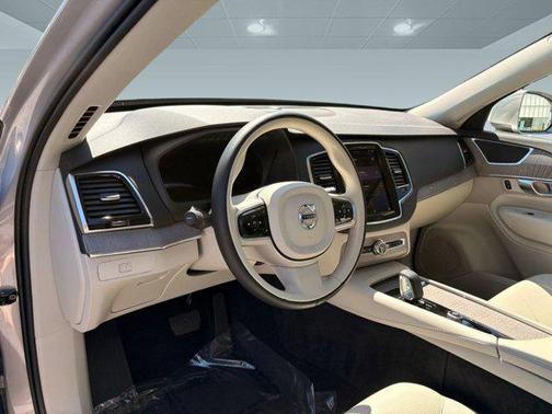 2024 Volvo XC90 B5 Plus Bright Theme