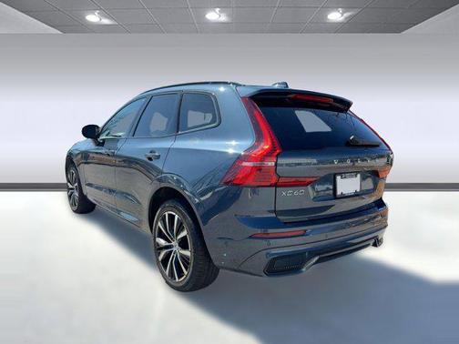 2024 Volvo XC60 B5 Plus Dark Theme