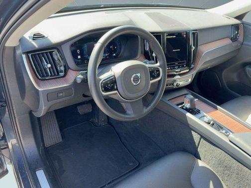 2024 Volvo XC60 B5 Plus Dark Theme
