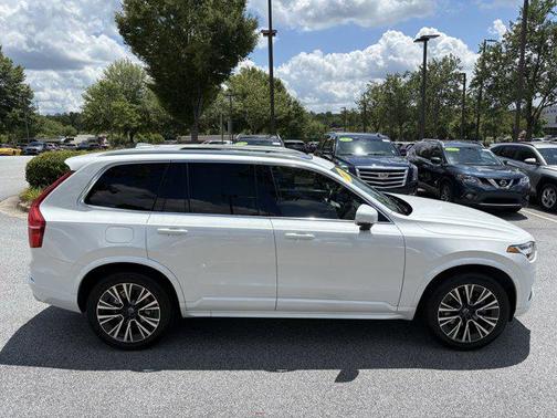 2020 Volvo XC90 T6 Momentum