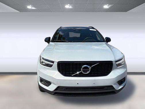 2022 Volvo XC40 T5 R-Design