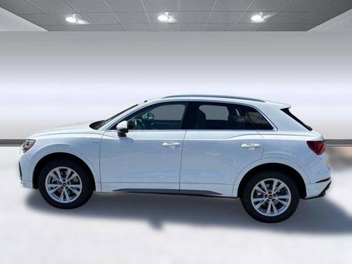 2022 Audi Q3 45 S line Premium