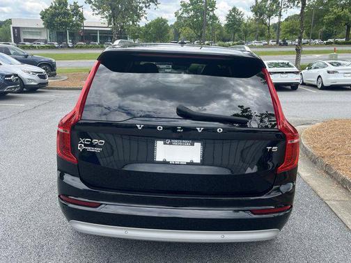 2022 Volvo XC90 T5 Momentum