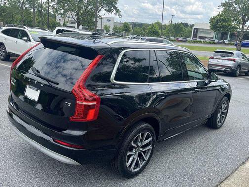 2022 Volvo XC90 T5 Momentum