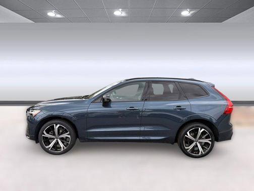 2022 Volvo XC60 B5 R-Design