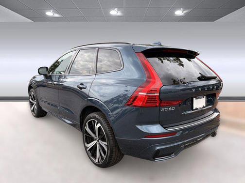 2022 Volvo XC60 B5 R-Design
