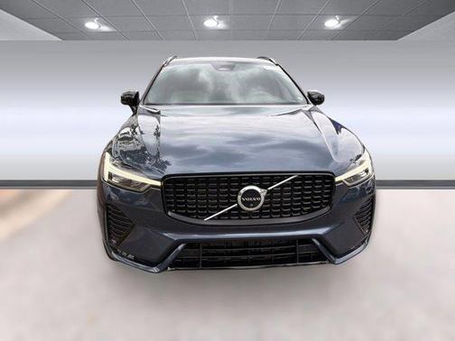2022 Volvo XC60 B5 R-Design