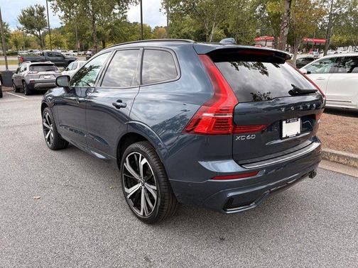2022 Volvo XC60 B5 R-Design