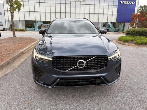 2022 Volvo XC60 B5 R-Design