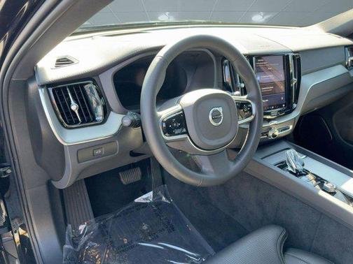 2024 Volvo XC60 B5 Ultimate Black Edition