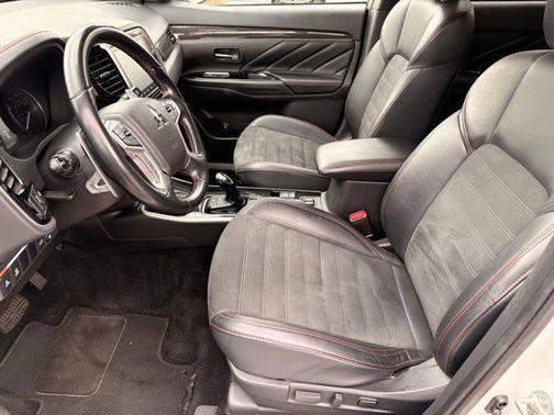 2022 Mitsubishi Outlander PHEV LE