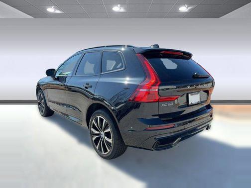 2023 Volvo XC60 B5 Plus Dark Theme
