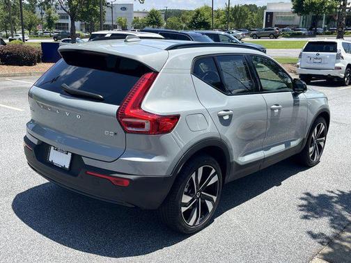 2025 Volvo XC40 B5 Plus Dark Theme