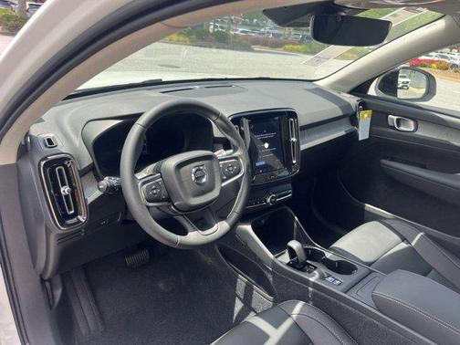 2026 Volvo XC40 B4 Core