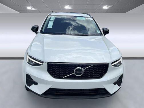 2026 Volvo XC40 B4 Core