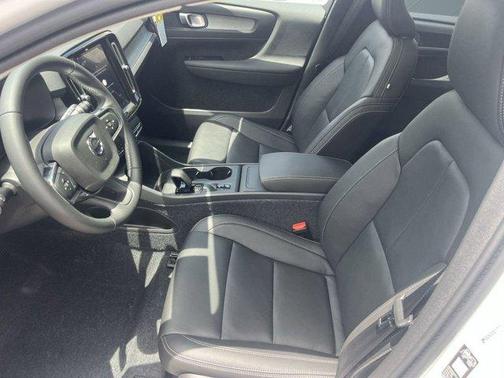 2026 Volvo XC40 B4 Core