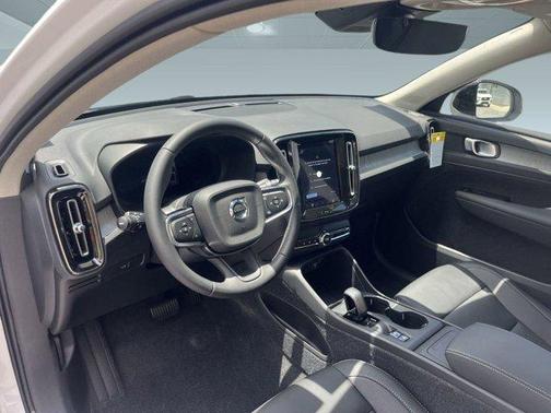 2026 Volvo XC40 B4 Core