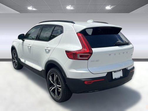 2026 Volvo XC40 B4 Core