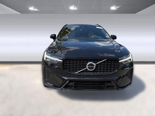 2023 Volvo XC60 B5 Ultimate Dark Theme