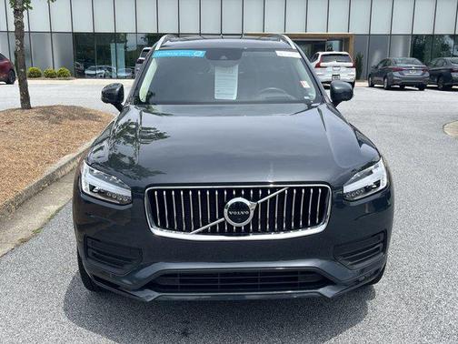 2022 Volvo XC90 T6 Momentum