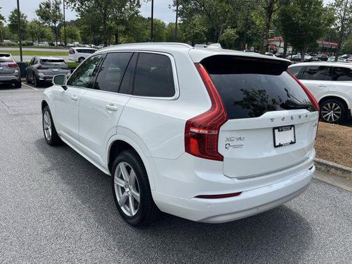 2022 Volvo XC90 T5 Momentum