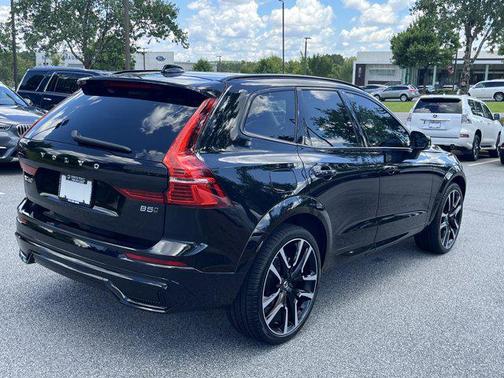 2023 Volvo XC60 B5 Ultimate Dark Theme